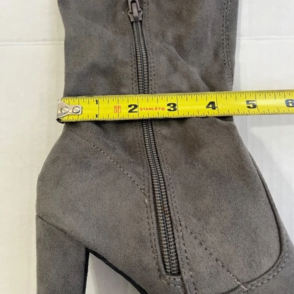 Wild Diva Womens Knee‎ High Boots 7.5 Gray Faux Suede Stretch Block Heel Chic